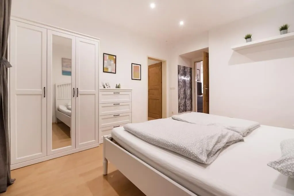 Spacious Central Apartment Vienna