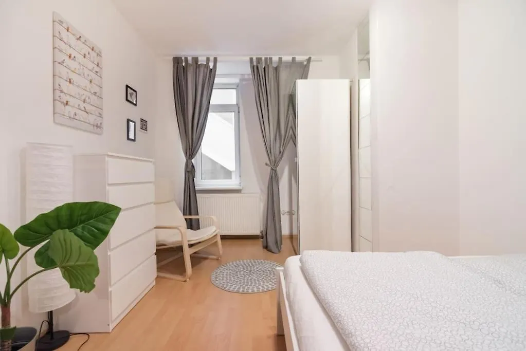 Spacious Central Apartment Vienna
