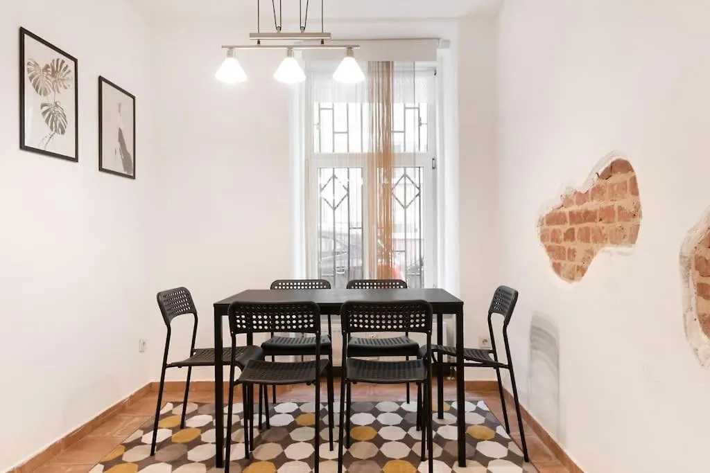 Spacious Central Apartment Vienna